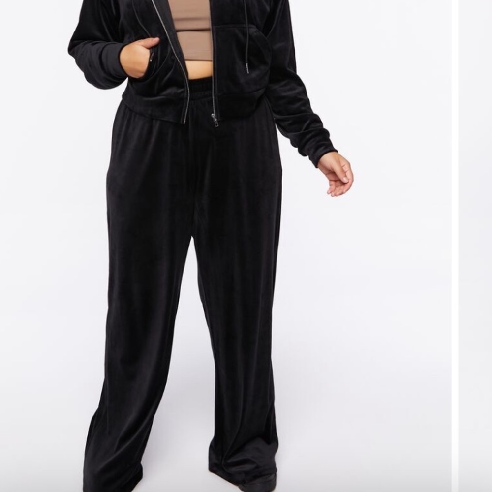 Plus size velvet pants.
